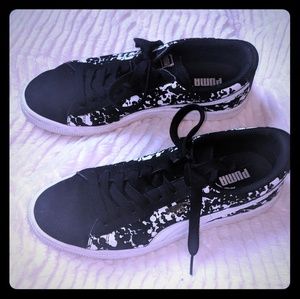 ❌SOLD❌UNIQUE Black & White Pumas